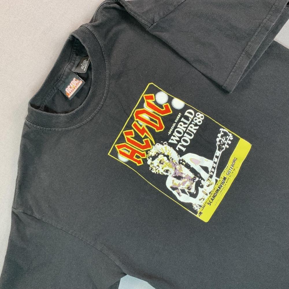 AC/DC World Tour 88 Shirt Mens Medium Black Graphic Tee Rock Band 2004